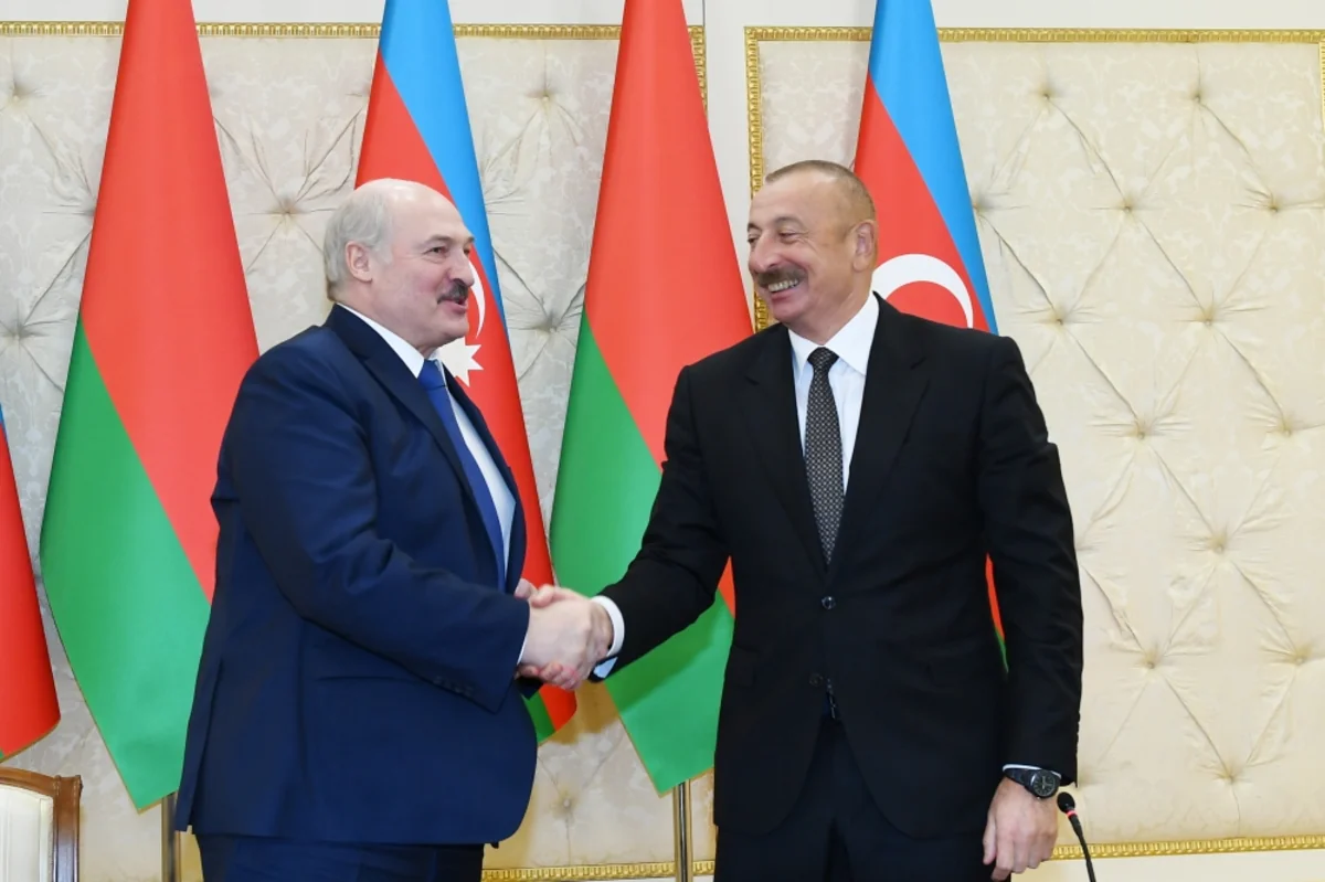 Лидер Беларуси: Мы готовы поделиться вакциной с Азербайджаном