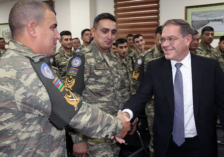 ABŞ səfiri Azərbaycan hərbçiləri ilə görüşüb