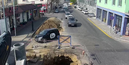 В Баку на ряде улиц и проспектов ограничено движение транспорта