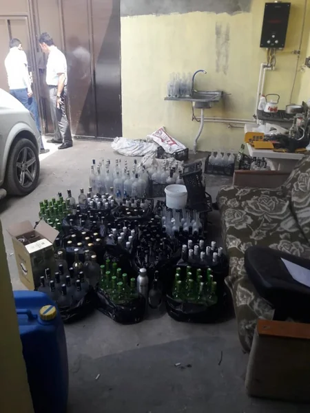 Gəncədə saxta alkoqollu içkilər istehsal edən müəssisənin fəaliyyəti məhdudlaşdırılıb