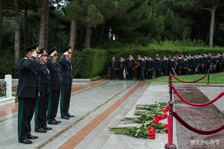 Baş Prokurorluğun kollektivi peşə bayramı münasibətilə Fəxri və Şəhid xiyabanlarını ziyarət edib