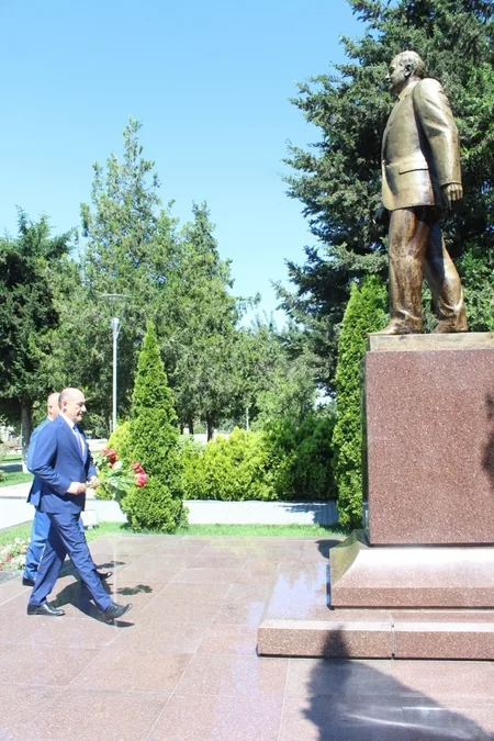 İsmayıllı sakinləri nazirdən yaradıcılıq evinin dam örtüyünün dəyişdirilməsini xahiş ediblər