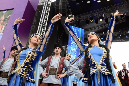 Cıdır düzündə “Xarıbülbül” festivalının açılış konserti olub