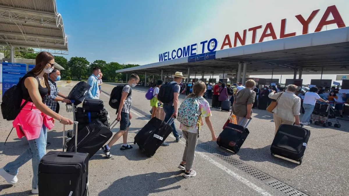 Rusiya Türkiyəyə turist axınına görə ikinci ölkədir