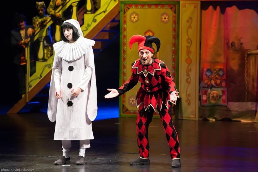 Akademik Milli Dram Teatrında “Buratino axmaqlar ölkəsində” tamaşasının nümayişi olub