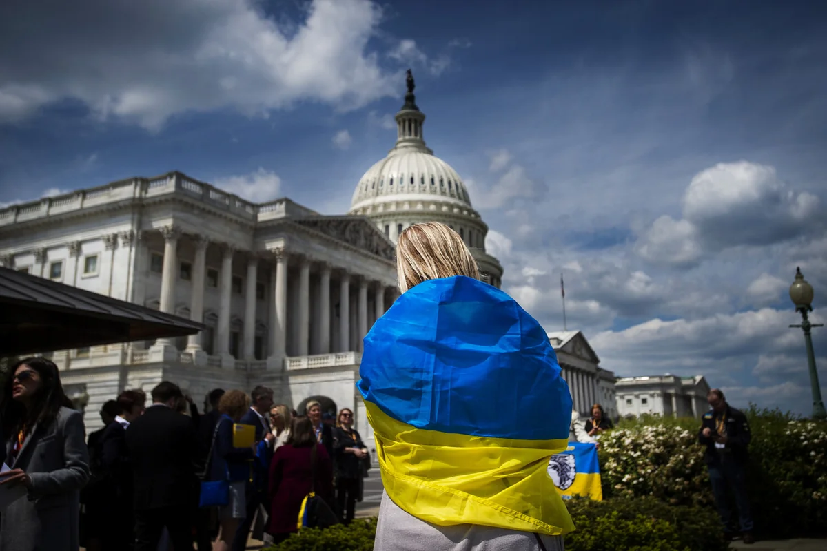 Forbes: CША, сокращая помощь, предали Украину