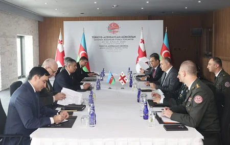 Azerbaijani, Georgian defense ministers discuss regional security
