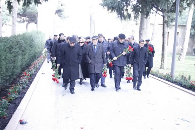 SOCAR rəhbərliyi ulu öndər Heydər Əliyevin məzarını ziyarət edib