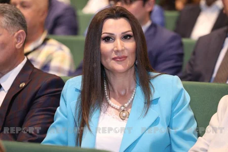 DOST Mərkəzində Çexovun “Təklif” pyesi əsasında hazırlanmış tamaşanın premyerası olub