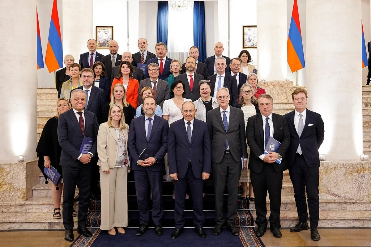 Pashinyan discusses Armenia-Azerbaijan peace process with EU ambassadors
