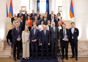 Пашинян обсудил с послами ЕС мирный процесс между Арменией и Азербайджаном