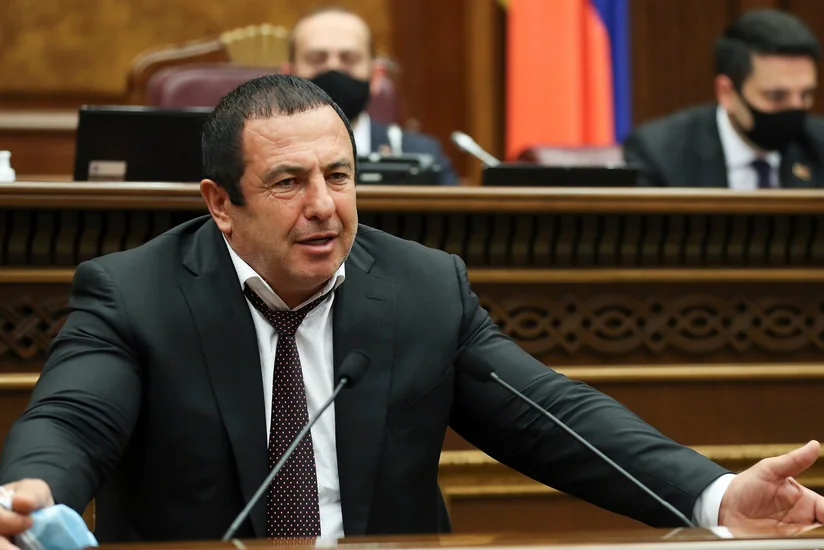 Пашинян обвинил Царукяна: Ты насилуешь гостей и грабишь их