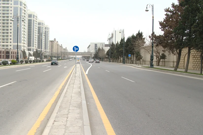 ​Heydər Əliyev prospektində əsas yoldan köməkçi yola keçmək üçün yeni hissə salınıb