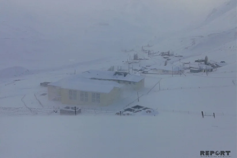 Güclü qar Qəbələnin 8 kəndini işıqsız qoyub