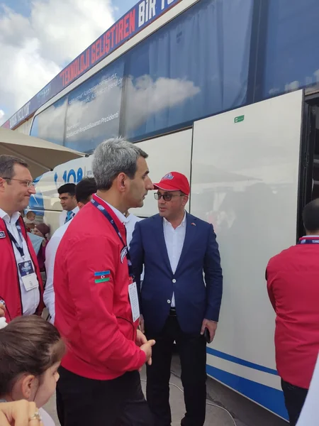 Azərbaycan rəsmiləri Türkiyədəki vətəndaşlarımızın problemlərini dinləyib