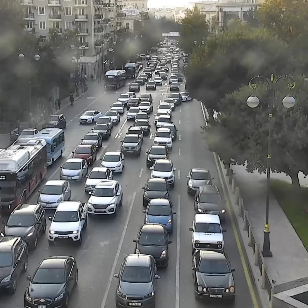 Bakının bir çox yollarında nəqliyyatın sıxlığı müşahidə edilir - SİYAHI
