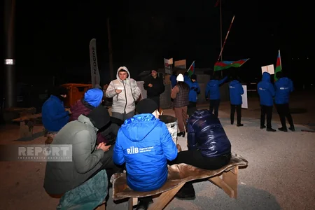 Акция протеста на дороге Ханкенди-Лачын продолжается несмотря на морозную погоду