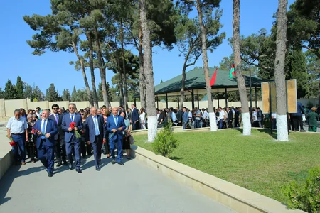 QHT nümayəndələri Anım Günü ilə əlaqədar Fəxri və Şəhidlər xiyabanları ziyarət ediblər