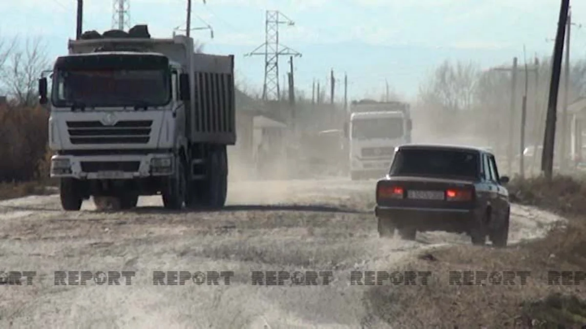 Neftçalada 13 kəndi birləşdirən yol keçilməz hala düşüb - FOTO