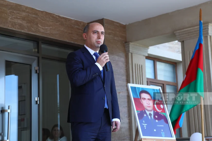 Emin Əmrullayev: Bu gün Azərbaycanın 4 mindən artıq məktəbində məzun günü keçirilir