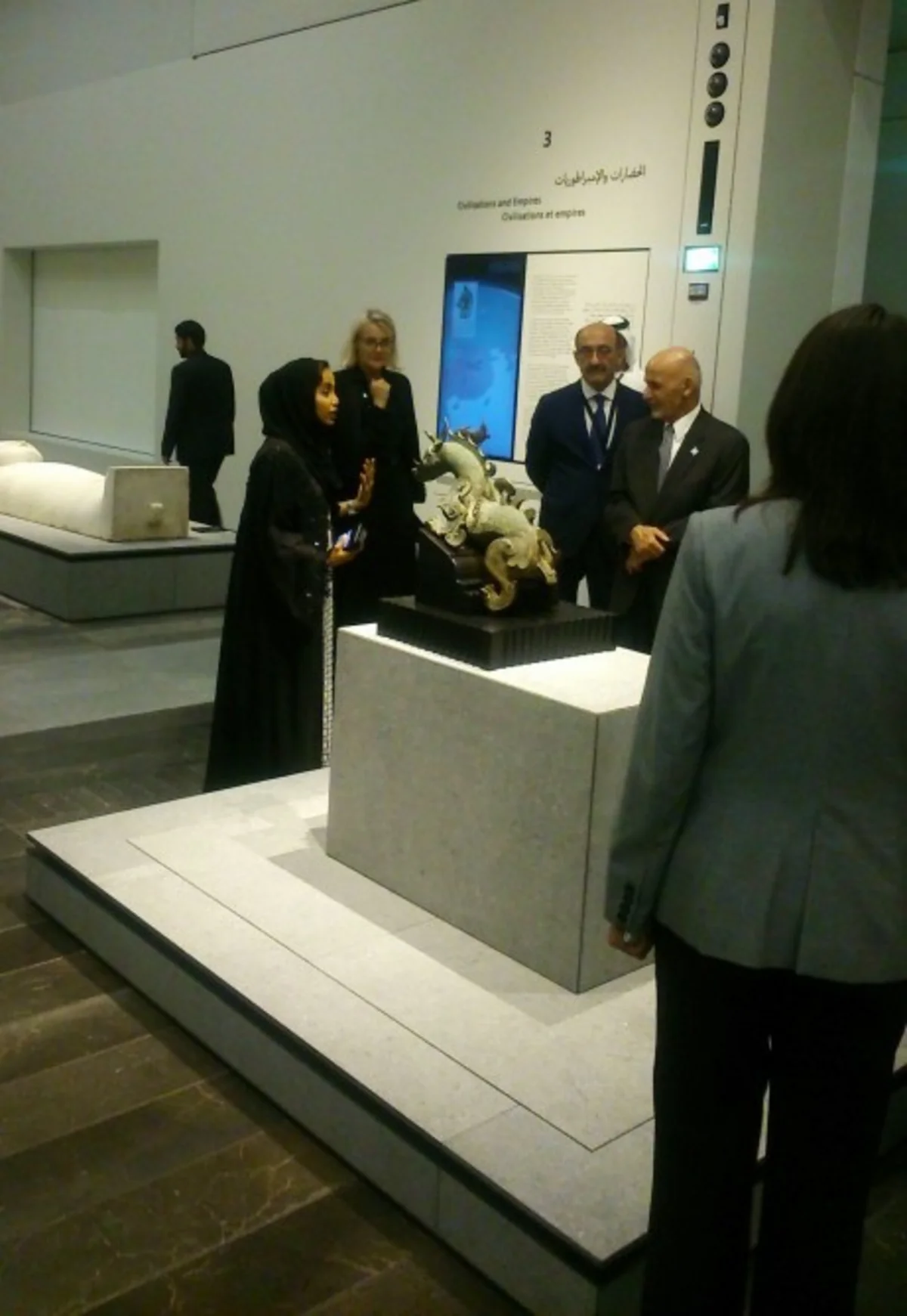 Abu-Dabidə Luvr muzeyi açılıb