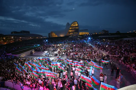 Heydər Əliyev Mərkəzinin parkında Milli Qurtuluş Gününə həsr olunan konsert keçirilib