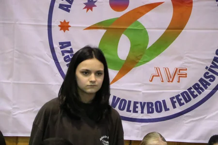 AVF prezidenti yeniyetmə voleybolçularla görüşüb