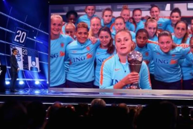 Like Martens FİFA versiyası üzrə ilin ən yaxşı qadın futbolçusu seçilib