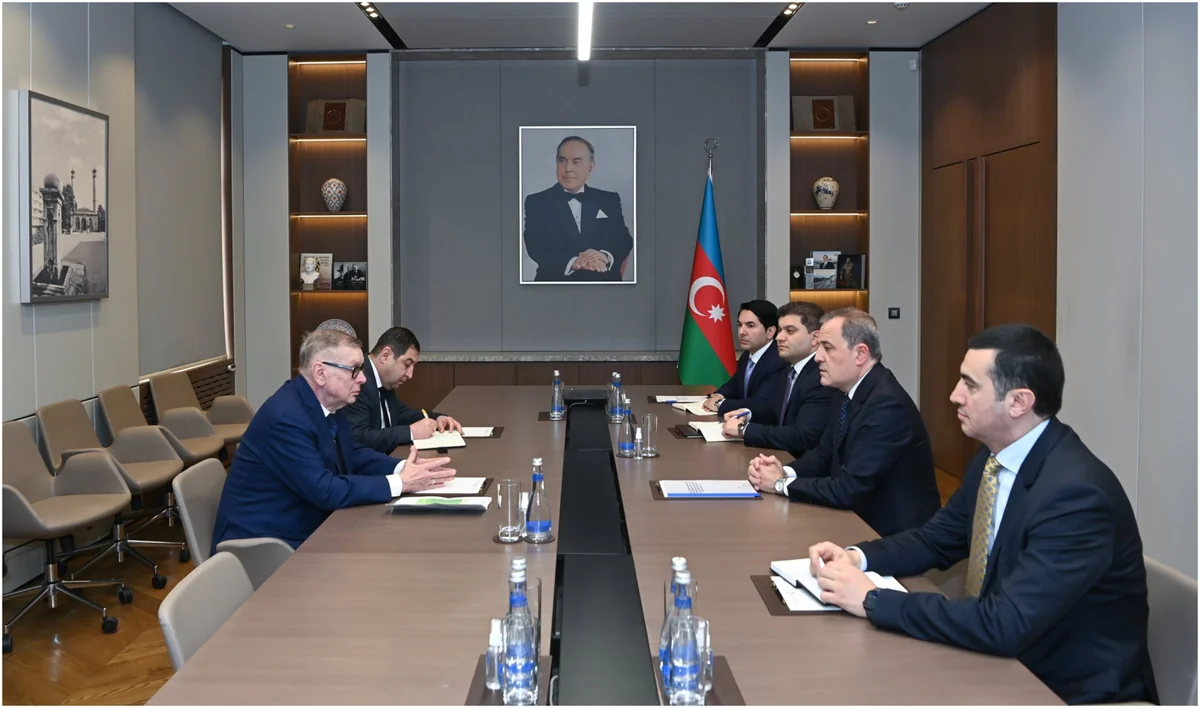 Jeyhun Bayramov discusses cooperation with UN representative on mine threat mitigation
