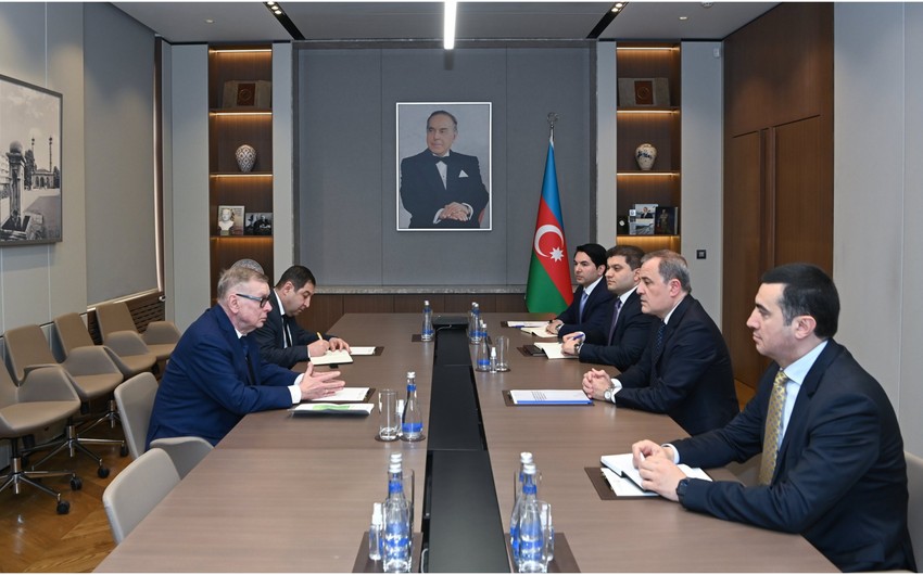 Jeyhun Bayramov discusses cooperation with UN representative on mine threat mitigation