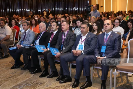 Dünyadakı Azərbaycanlı Təbiblərin Simpoziumunun üçüncü günü öz işinə başlayıb