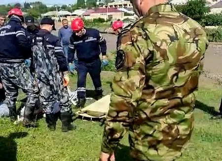 Gəncədə su basmış yerlərdən suyun çəkilərək kənarlaşdırılması işləri davam etdirilir - RƏSMİ