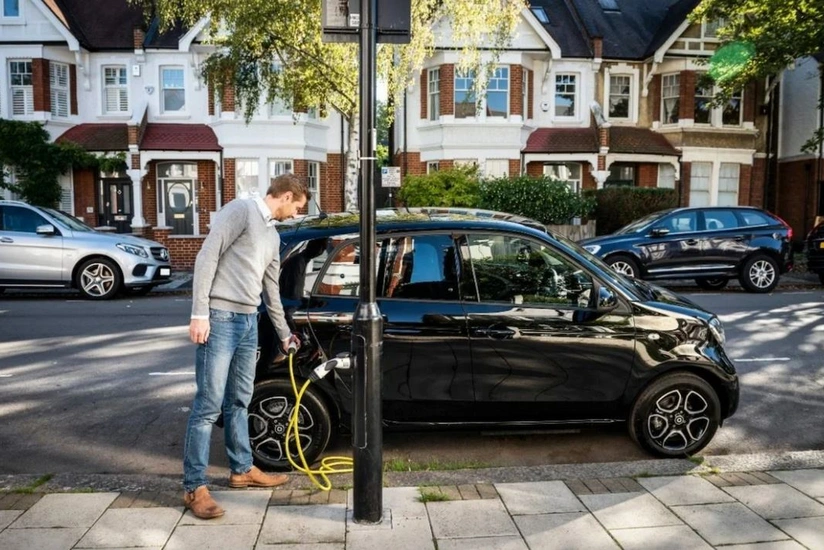 Shell buying UK’s biggest electric vehicle charging chain