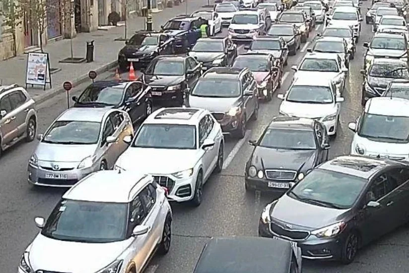 Bakının bir sıra yollarında tıxac müşahidə edilir - SİYAHI