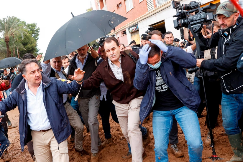 İspaniya Kralı daşqınlardan zərərçəkənlərin sərt narazılığı ilə üzləşib