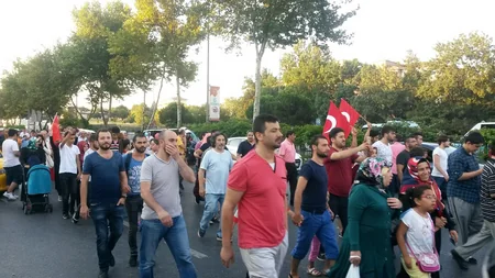 ​Türkiyə xalqı ölkənin birliyi uğrunda meydanlara axın edir - FOTOREPORTAJ