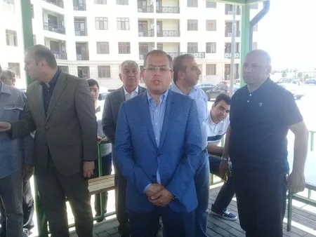 Səbail RİH-nin başçısı Jurnalistlər binasının sakinləri ilə görüşüb