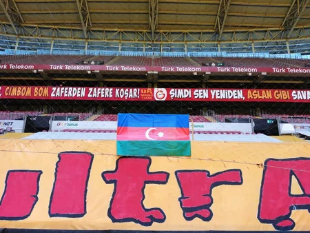 Qalatasarayın stadionunda Azərbaycana dəstək şüarları yerləşdirildi