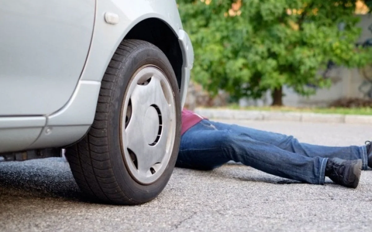 Xəzər rayonunda avtomobil piyadanı vuraraq öldürüb