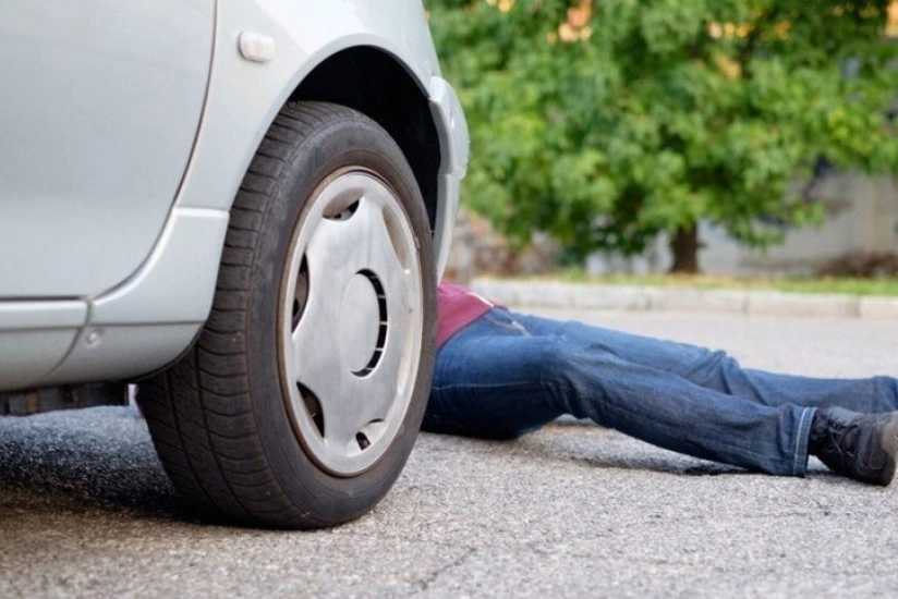 Xəzər rayonunda avtomobil piyadanı vuraraq öldürüb