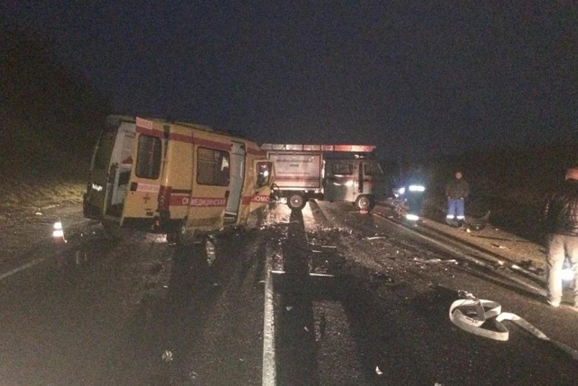 Rusiyada iki avtomobil toqquşub, 6 nəfər ölüb, 4 nəfər yaralanıb