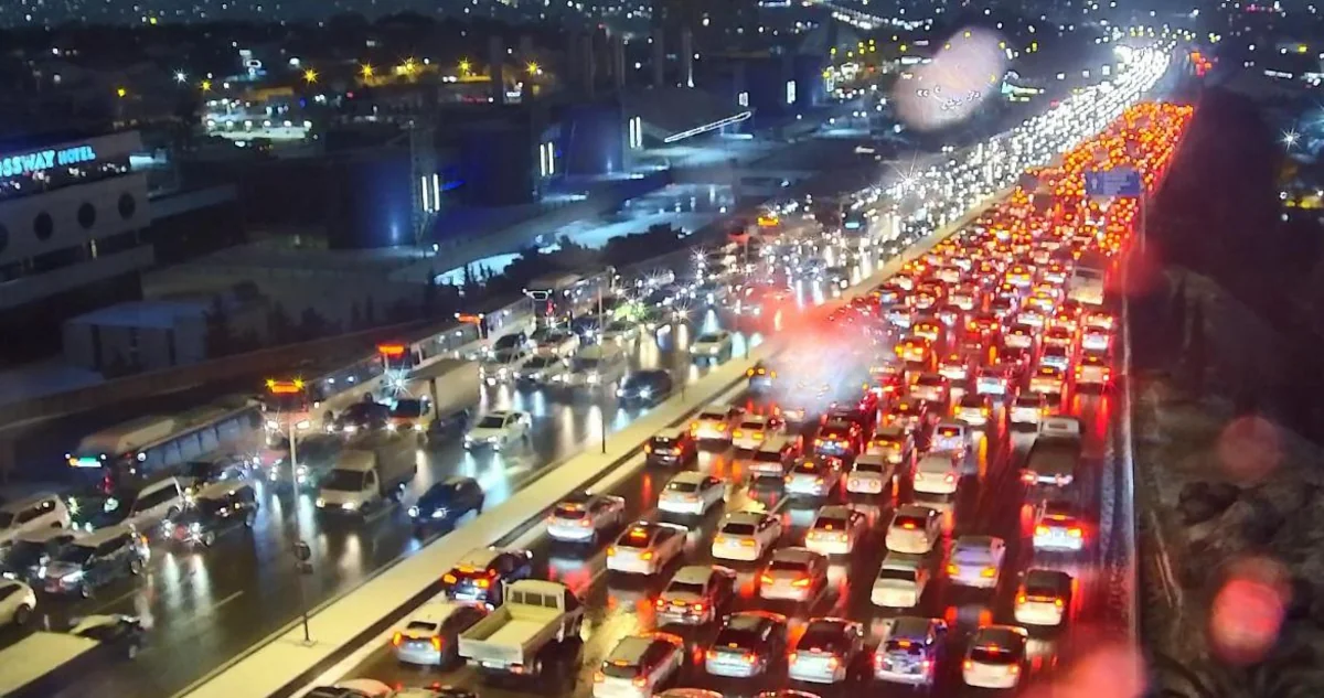 Hazırda Bakının bəzi yollarında sıxlıq müşahidə olunur - SİYAHI