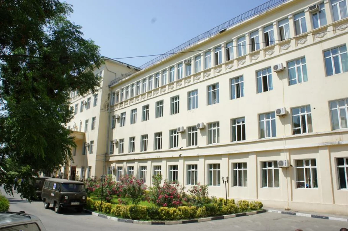Bakıda xəstəxanada gənc oğlan əməliyyat zamanı ölüb - FOTO