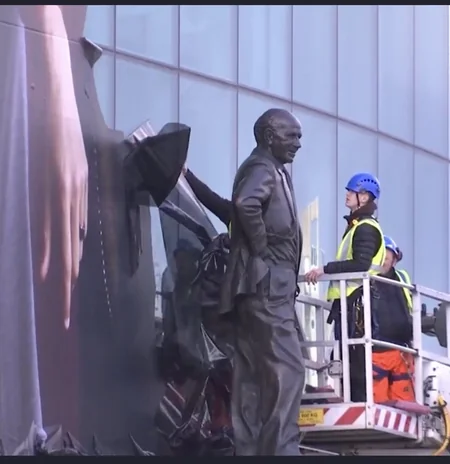 Ronaldunun posteri Old Trafford stadionundan götürülüb