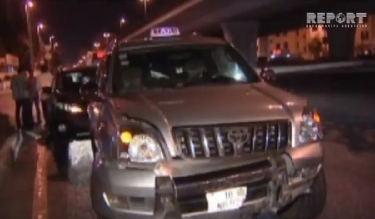 Paytaxtda dairəni gözləməyən taksi - Toyota Prado qəza törədib - VİDEO