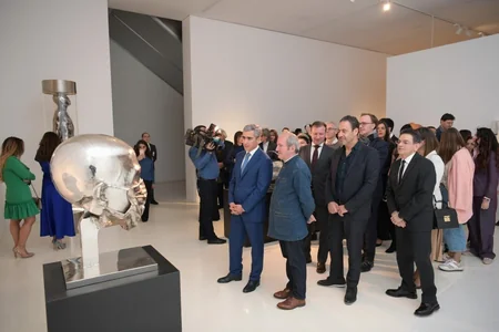 Heydər Əliyev Mərkəzində fransız heykəltəraş Mauro Kordanın sərgisi açılıb