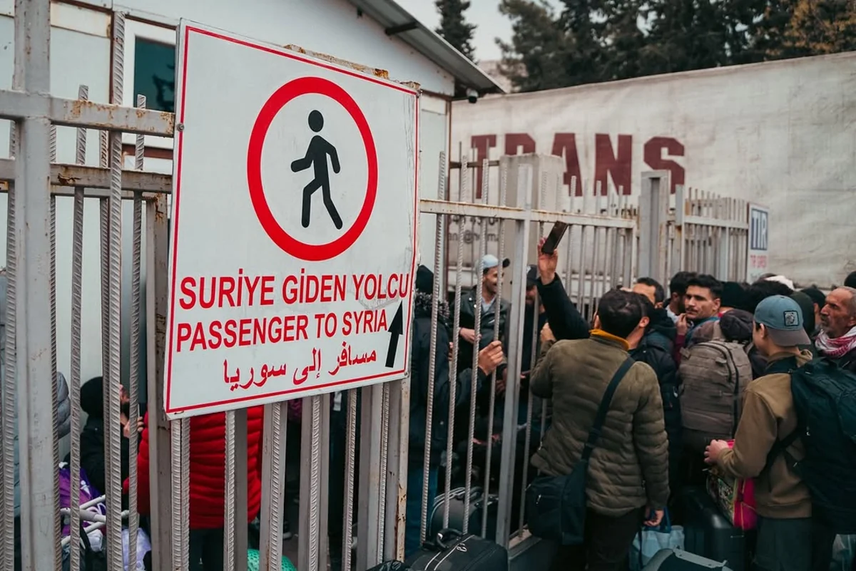 “Haber Global”: Türkiyə-Suriya sərhədində qələbəlik yaşanır