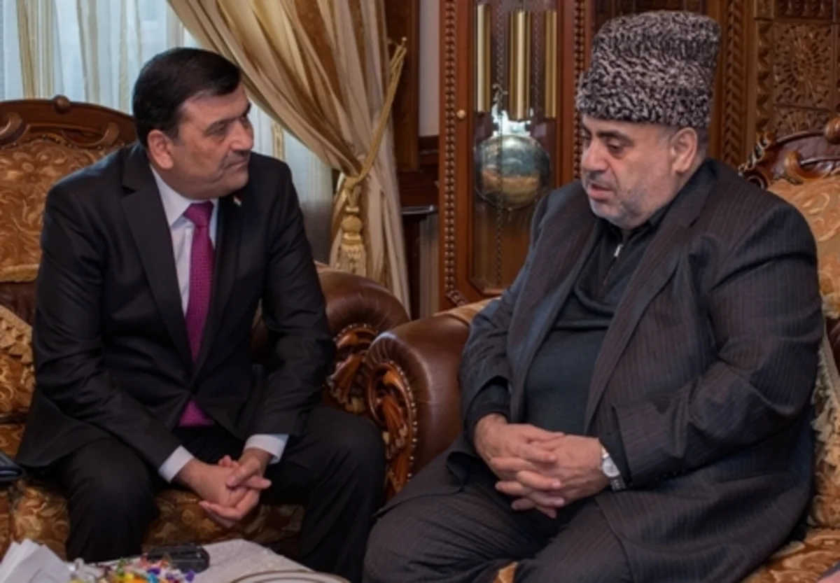 Şeyxülislam Allahşükür Paşazadə Tacikistanın Azərbaycandakı səfiri ilə görüşüb