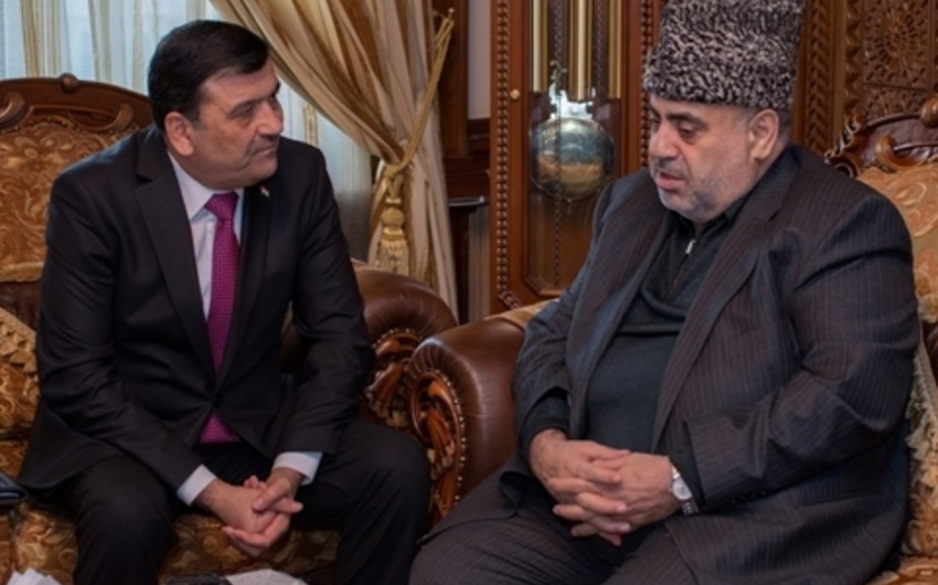 Şeyxülislam Allahşükür Paşazadə Tacikistanın Azərbaycandakı səfiri ilə görüşüb