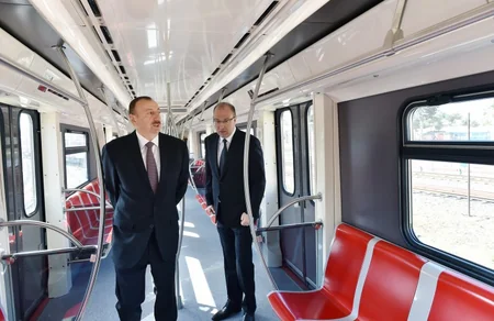 Prezident İlham Əliyev paytaxta gətirilən yeni metro qatarlarında yaradılan şəraitlə tanış olub